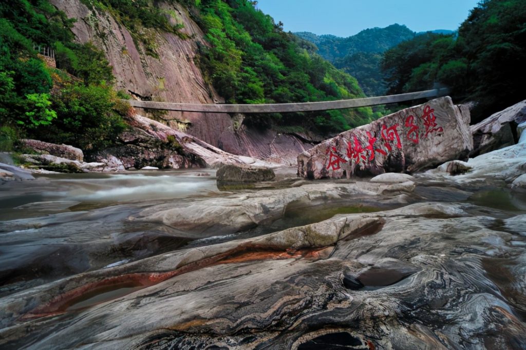 燕子河大峡谷