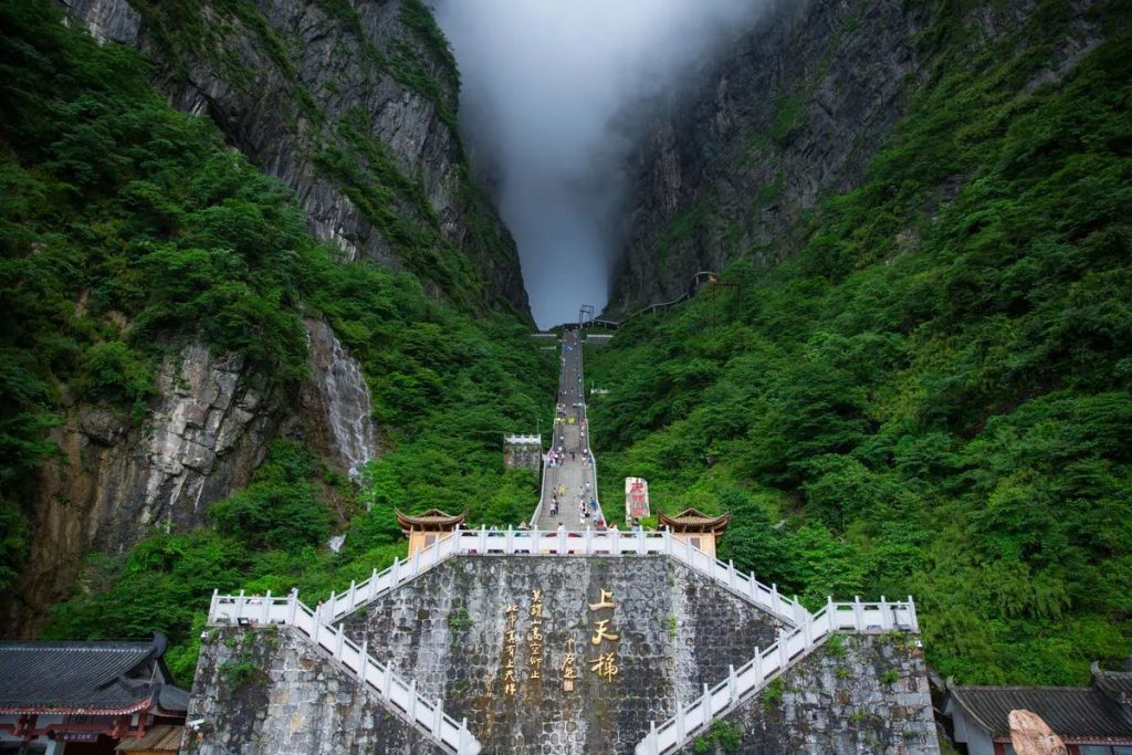 张家界旅游景点有哪些？张家界十大景点排名！